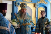 Митрополит Артемий возглавил Божественную литургию в храме в честь иконы Божией Матери «Скоропослушница» в престольный праздник
