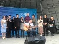 Участники епархиальной «молодёжки» показали свои таланты на книжном фестивале