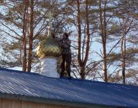 В селе Бичевая установлен крест на купол строящегося храма