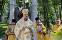 В день памяти святых благоверных князя Петра и княгини Февронии митрополит Владимир совершил Божественную литургию и диаконскую хиротонию выпускника Хабаровской семинарии из Корейской Народно-Демократической Республики