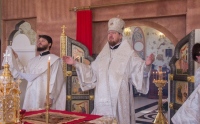 В праздник Собора Архистратига Михаила и прочих Небесных Сил бесплотных митрополит Владимир возглавил Божественную литургию в храме Петропавловского женского монастыря