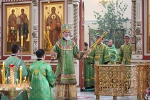 Божественная Литургия в Спасо-Преображенском соборе в день Святой Троицы. 12 июня 2011г.