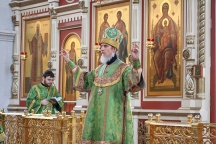 Божественная Литургия в Спасо-Преображенском соборе в день Святой Троицы. 12 июня 2011г.