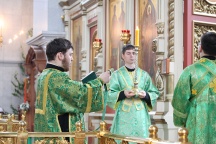 Божественная Литургия в Спасо-Преображенском соборе в день Святой Троицы. 12 июня 2011г.
