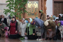 Божественная Литургия в Спасо-Преображенском соборе в день Святой Троицы. 12 июня 2011г.