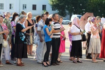 Праздник семьи, любви и верности в Хабаровске.  Венчание супружеских пар архиепископом Хабаровским и Приамурским Игнатием. 17 июля 2011г.