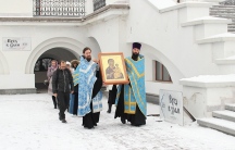 Молебен перед началом автомобильного крестного хода со Смоленской иконой Божией Матери 
