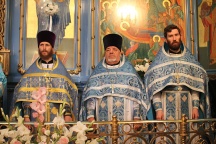 Божественная Литургия в Градо-Хабаровском соборе Успения Божией Матери. 28 августа 2011г.