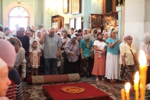 Божественная Литургия в Градо-Хабаровском соборе Успения Божией Матери. 28 августа 2011г.