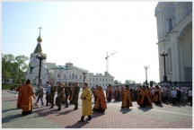 Начало юбилейного крестного хода в г. Хабаровске (17 мая 2008 года)