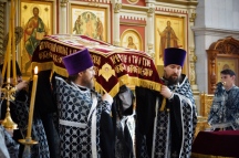 Вечернее богослужение с выносом Плащаницы Спасителя в Спасо-Преображенском кафедральном соборе 30 апреля 2021 г.
