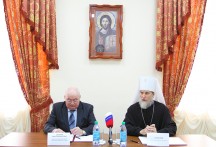 Подписание соглашения между Хабаровской епархией и министерством соцзащиты населения  Хабаровского края. 6 марта 2012 г.